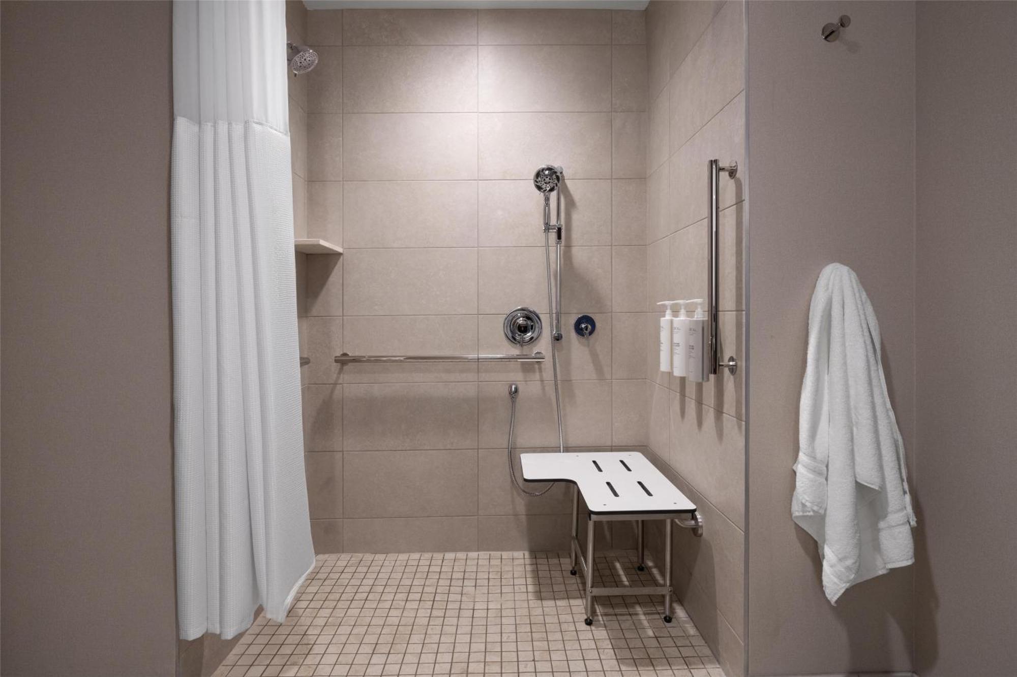 Hilton Garden Inn Greenville University Area Экстерьер фото